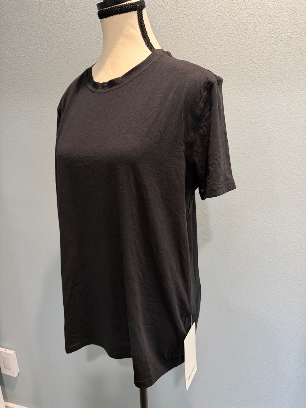 lululemon athletica Black Short Sleeve back in action twist back Tee